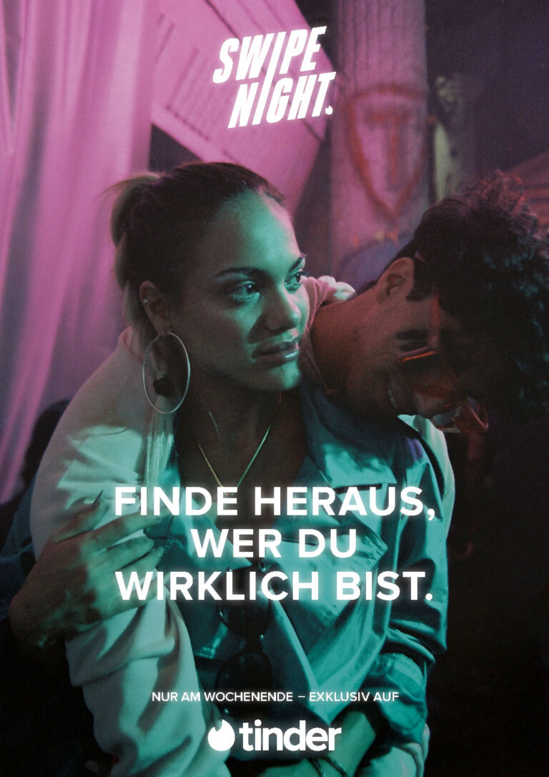 A1-Plakat der Netflix-Kampagne SwipeNight im Out-of-Home-Einsatz
